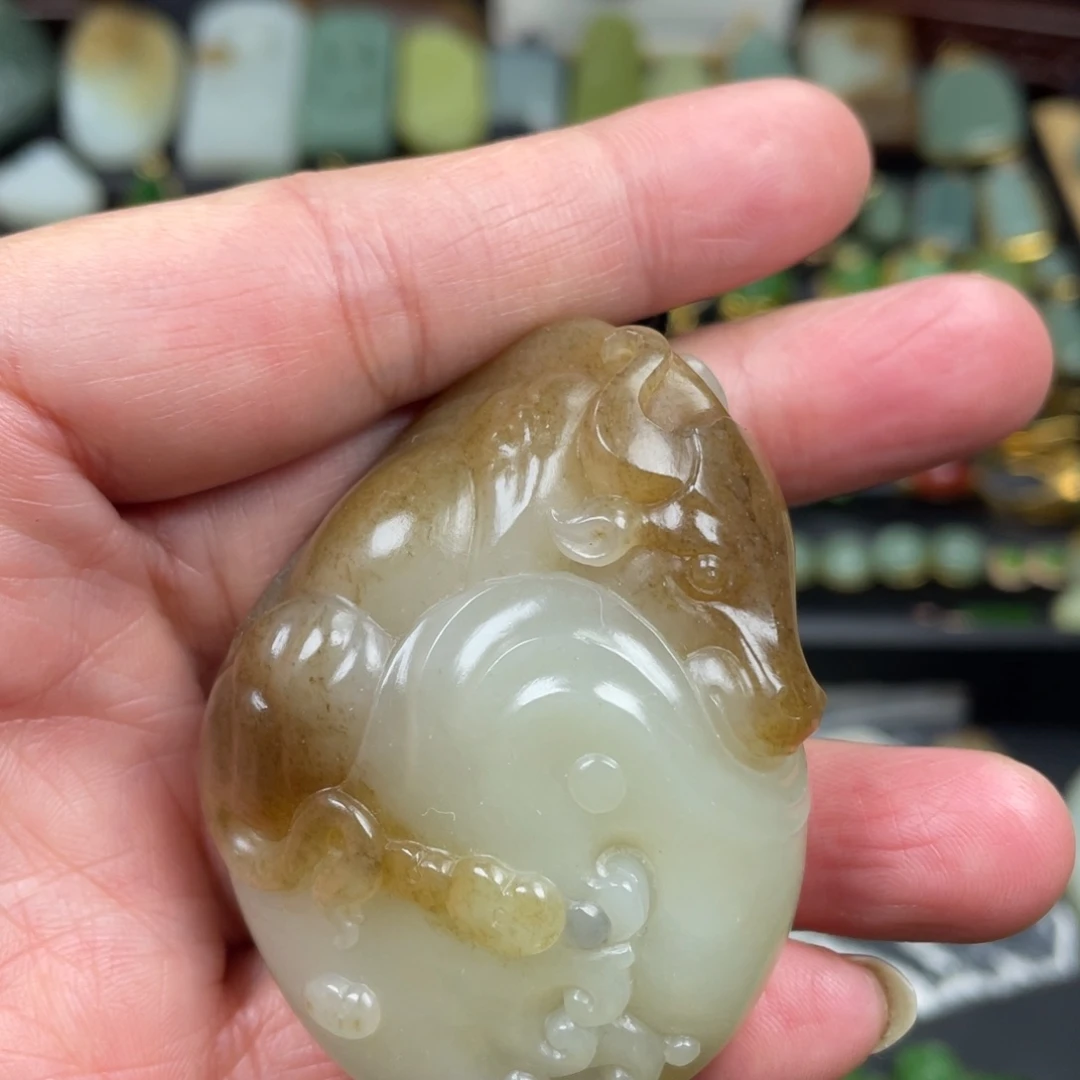 和田玉未镶嵌把件