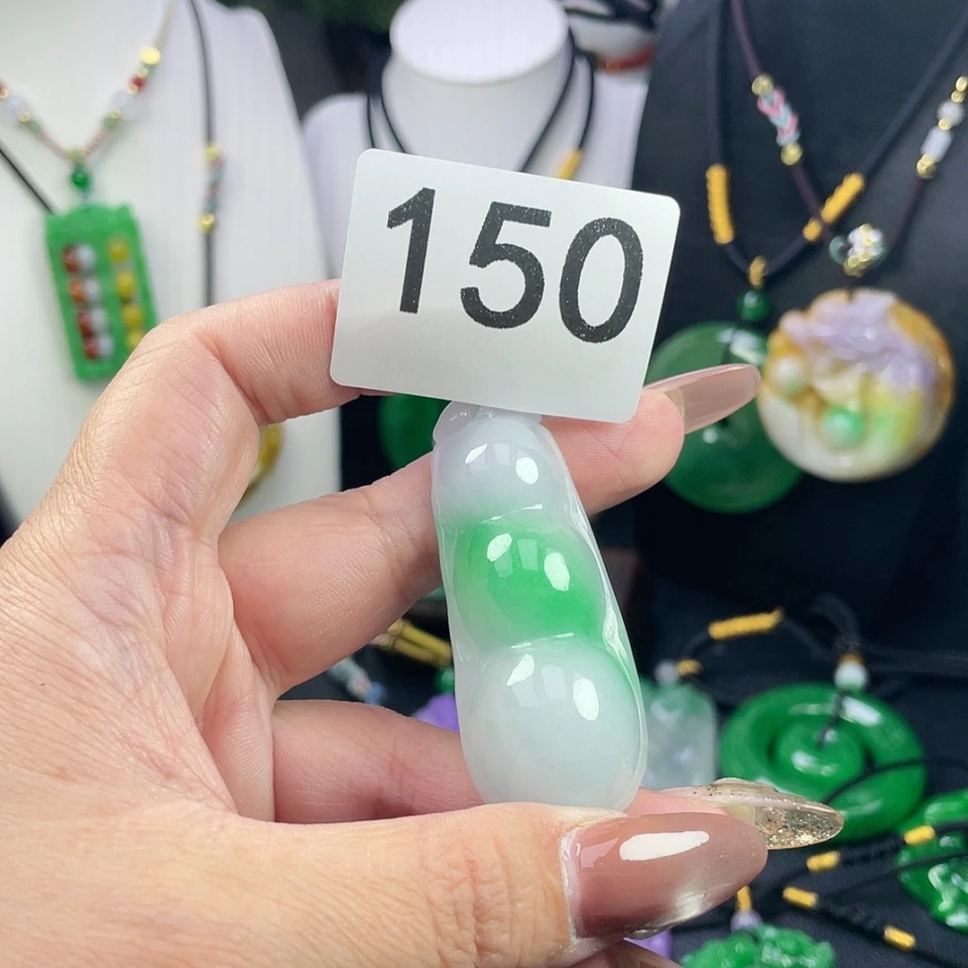 翡翠未镶嵌吊坠(赠链)