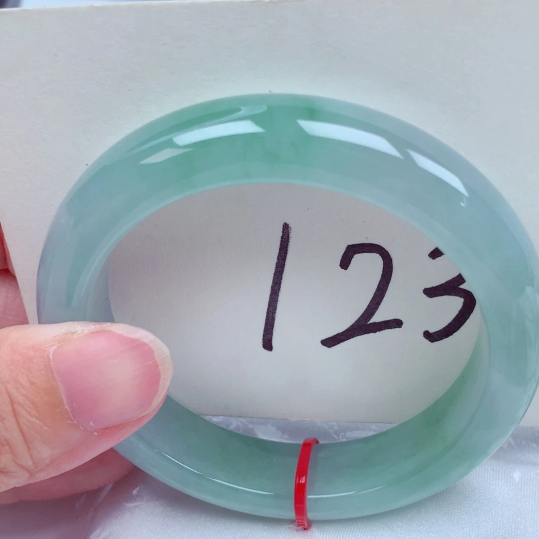 翡翠手镯未镶嵌翡翠