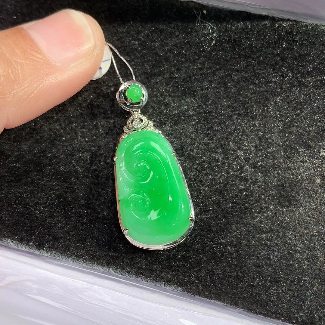 翡翠吊坠(赠链)18K金镶嵌
