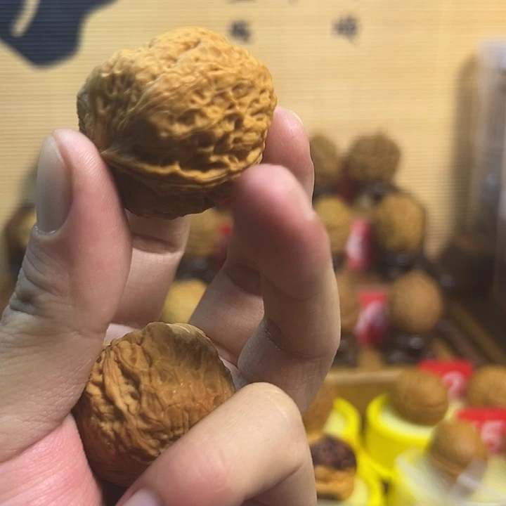 ←***-文玩核桃吊坠一根筋