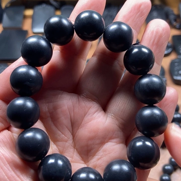 和田玉（墨玉）未镶嵌颈饰