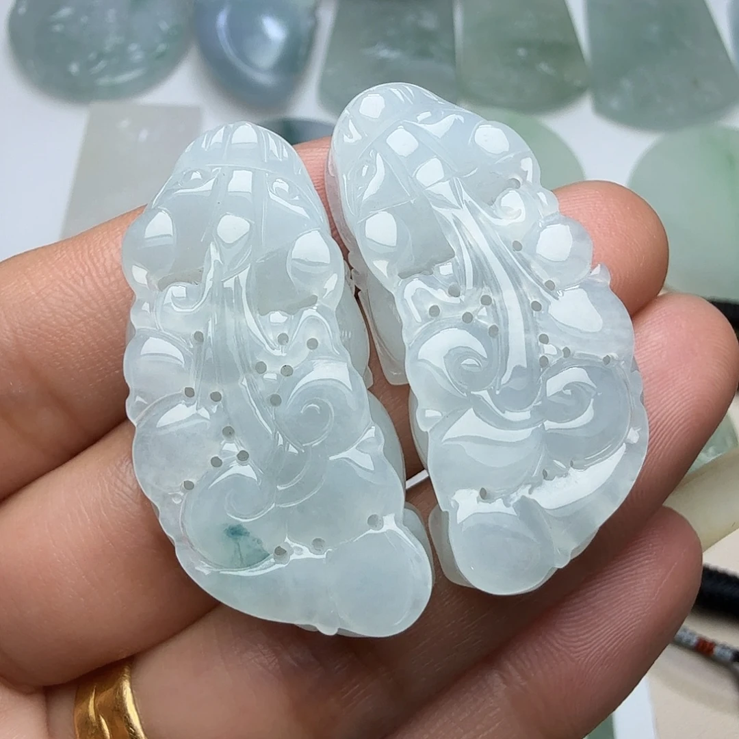 翡翠未镶嵌颈饰天然缅甸翡翠A货冰种皮休一对