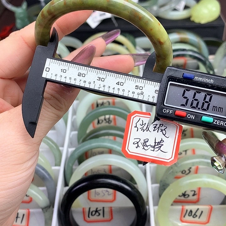 蛇纹石玉手镯未镶嵌陈**呀2124