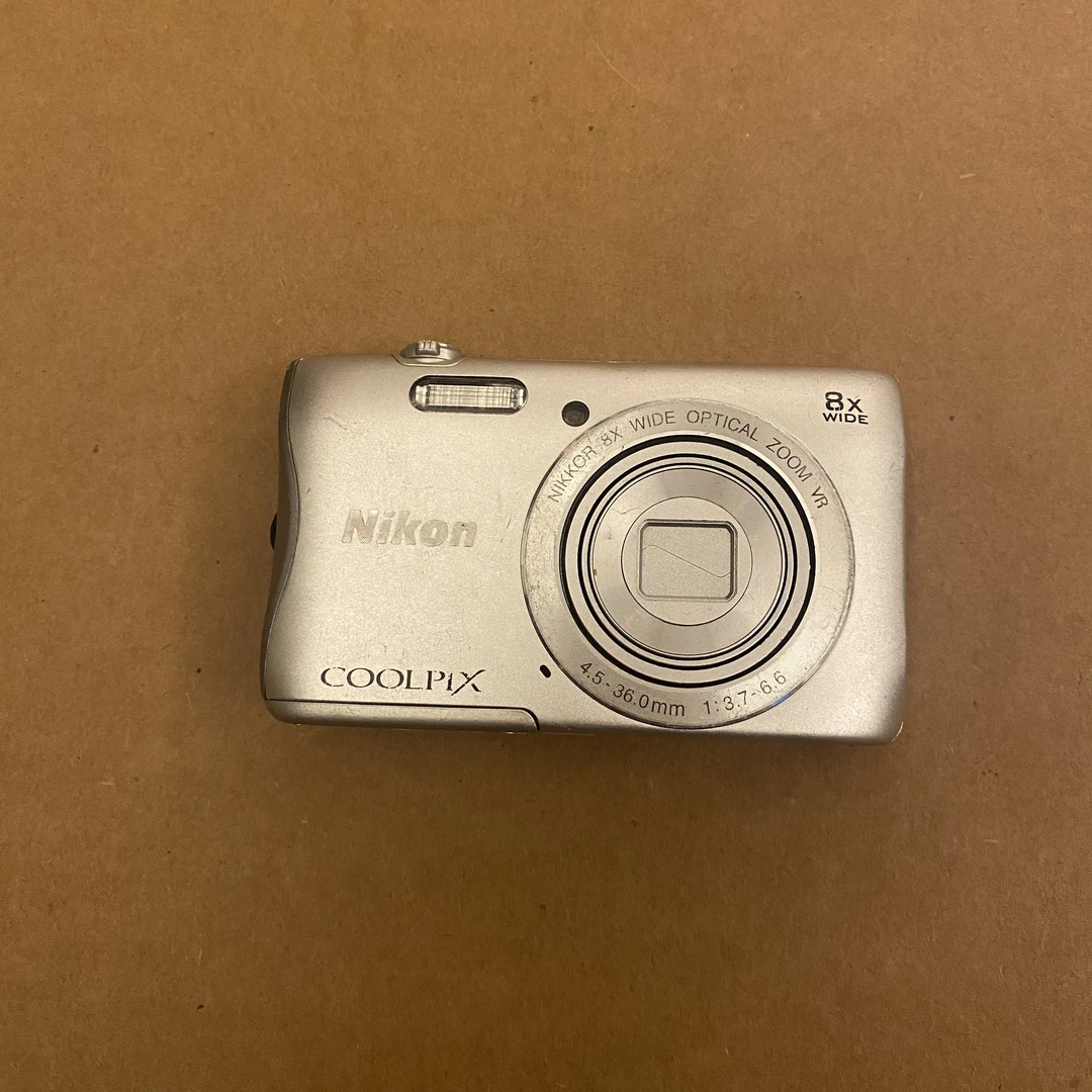 95新 Nikon/尼康 s3700 无线传图 2000w像素8倍光学变焦