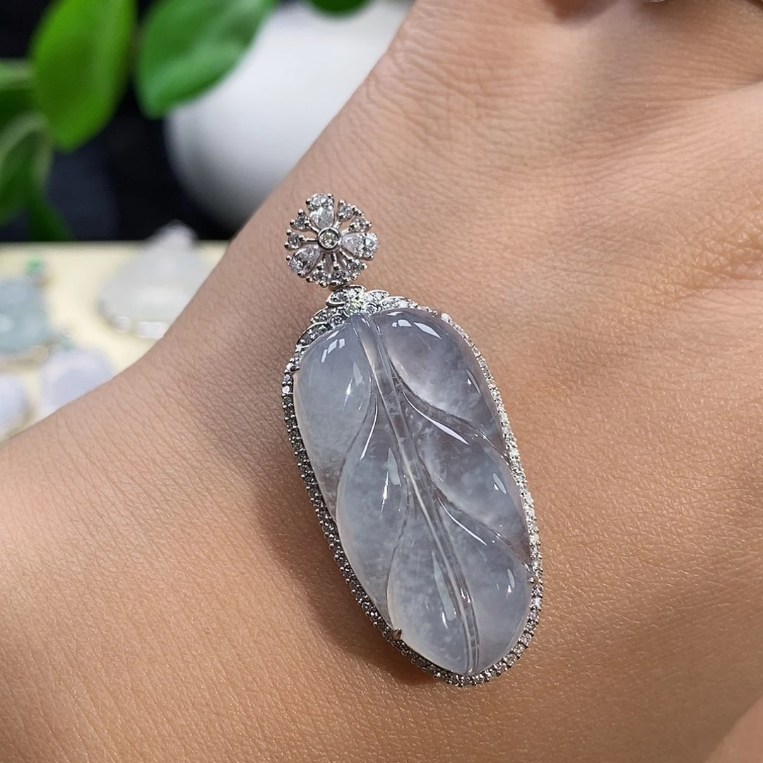 翡翠18K金镶嵌吊坠(赠链)