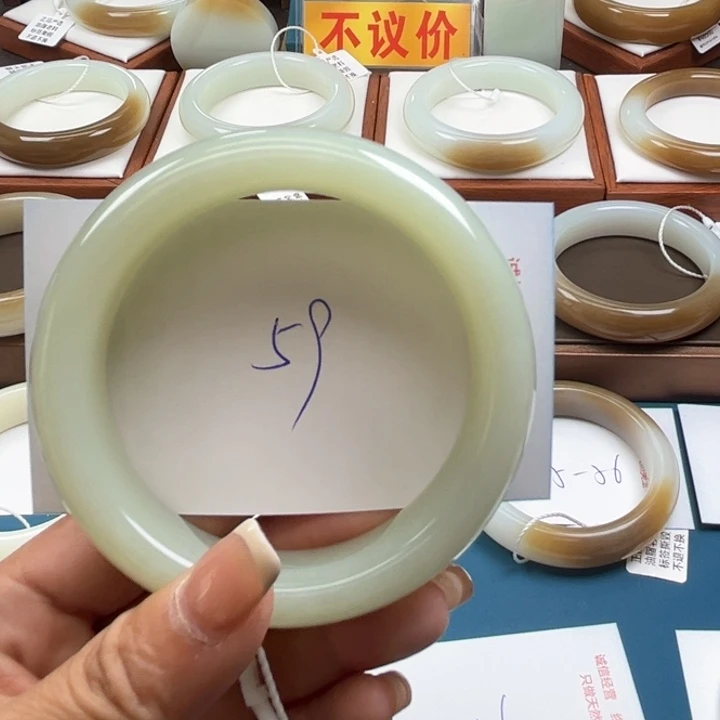 和田玉手镯未镶嵌爱****)
