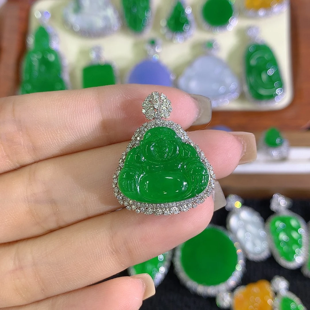 颈饰18K金镶嵌翡翠佛公