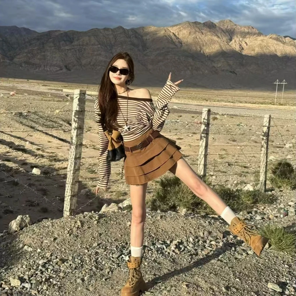 2025秋季性感显瘦辣妹后绑带咖色条纹拉肩T恤高腰咖色半裙套装