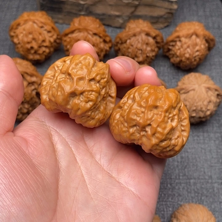 文玩核桃吊坠尺寸37哇哇