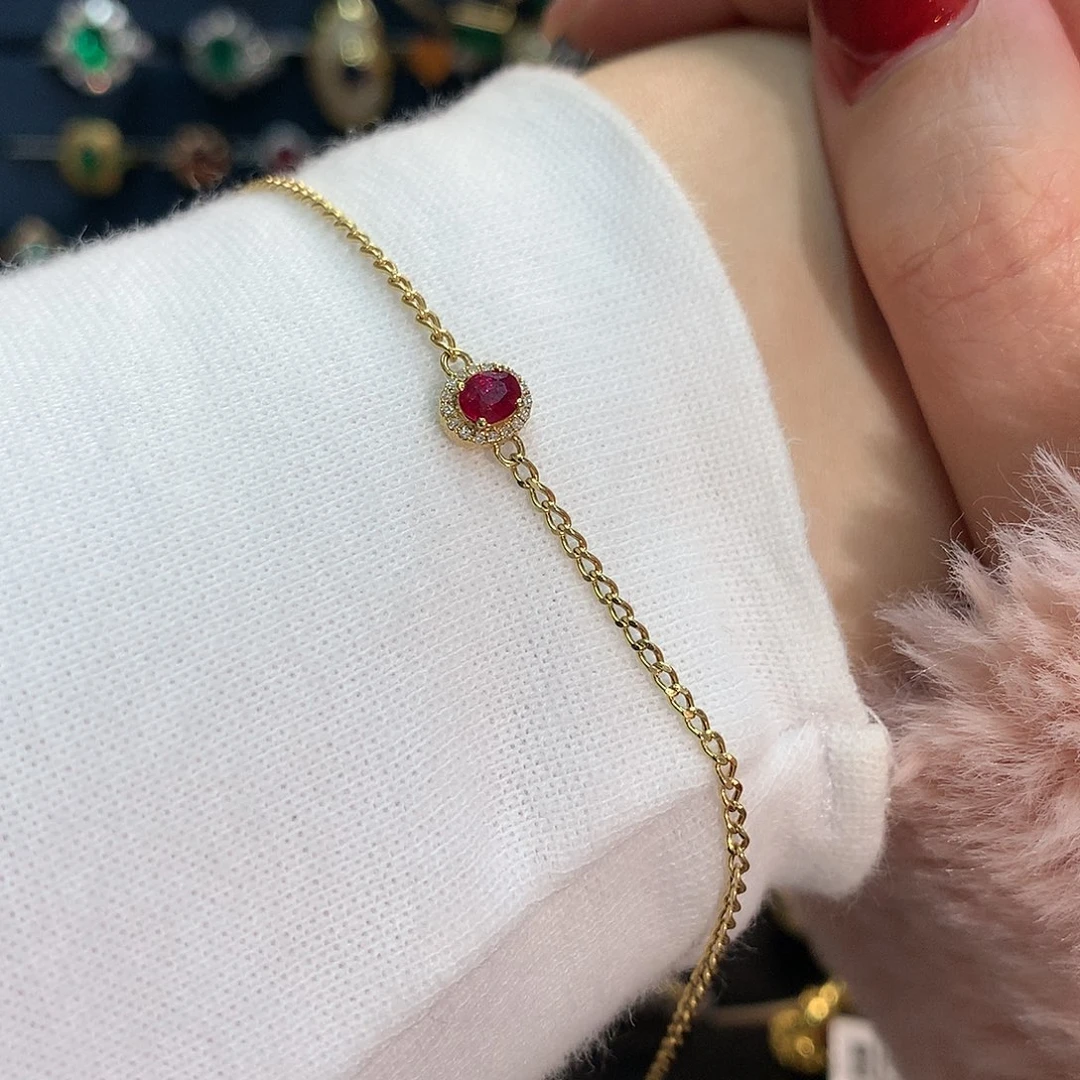红宝石手链18K金镶嵌谁****）