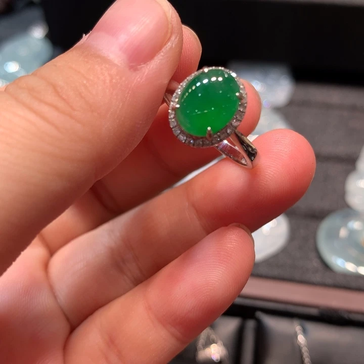 【闪购商品】18K金镶嵌戒指翡翠
