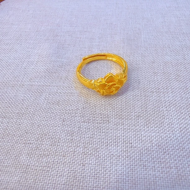 铜合金亚克力戒指 植物花卉金色指环可调节首饰气质女士百搭时尚