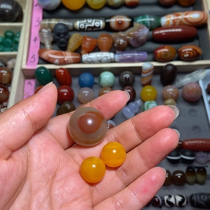 玛瑙/玉髓配珠未镶嵌八**爷