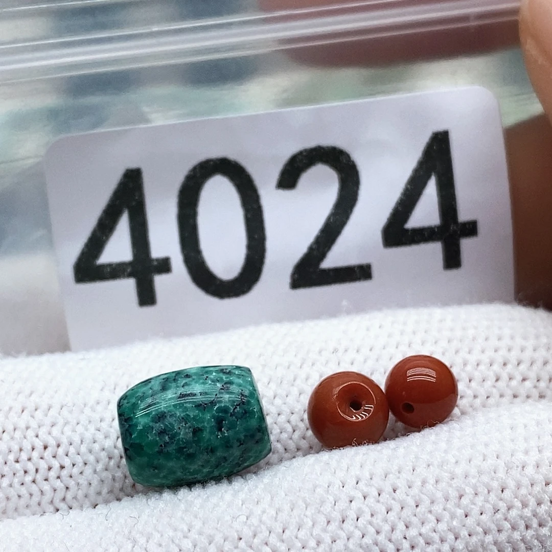 颈饰未镶嵌南红玛瑙