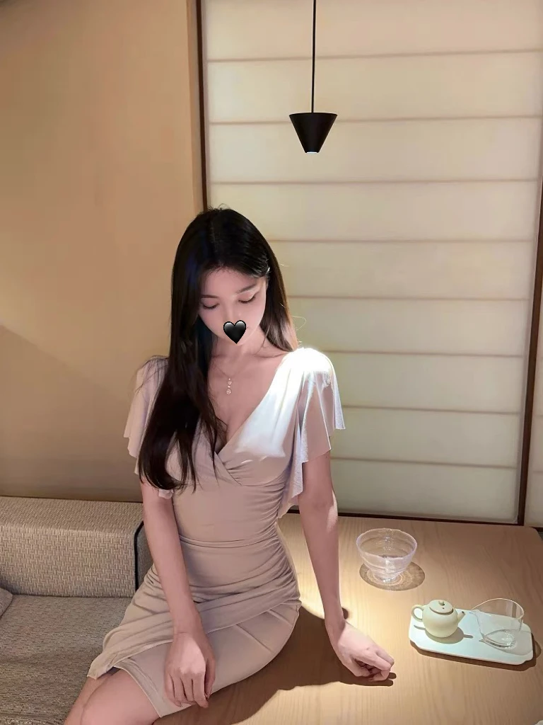 挚爱姐姐风 纯欲V领连衣裙女夏季收腰褶皱修身显瘦优雅气质裙子女