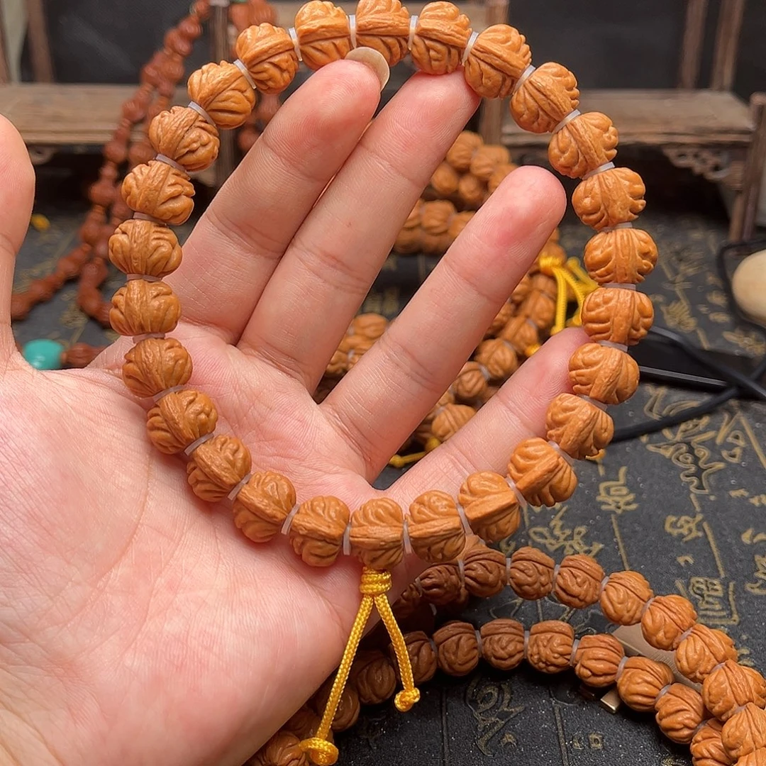 桃核吊坠小金豆手持