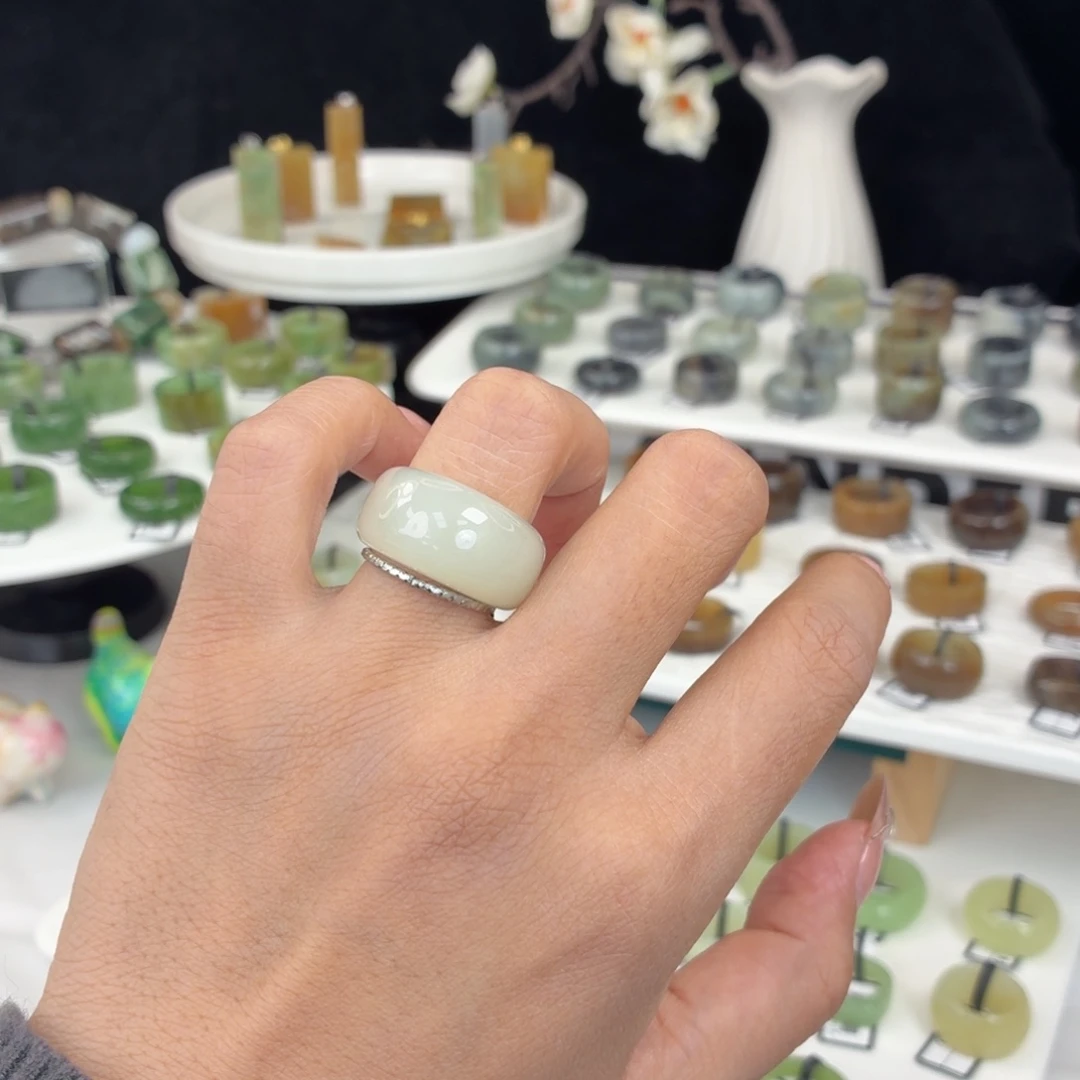 和田玉（糖玉）未镶嵌戒指Q57晴水馒头17.1不退换