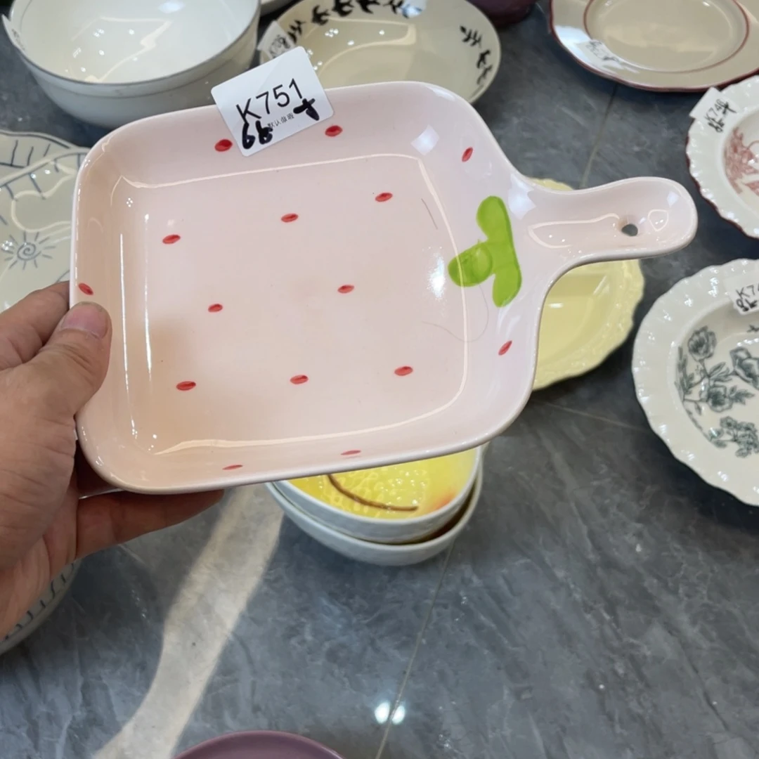 陶瓷微瑕餐具介意勿拍，满18飞！