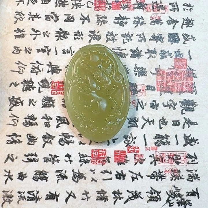 蛇纹石玉合金颈饰生肖鼠