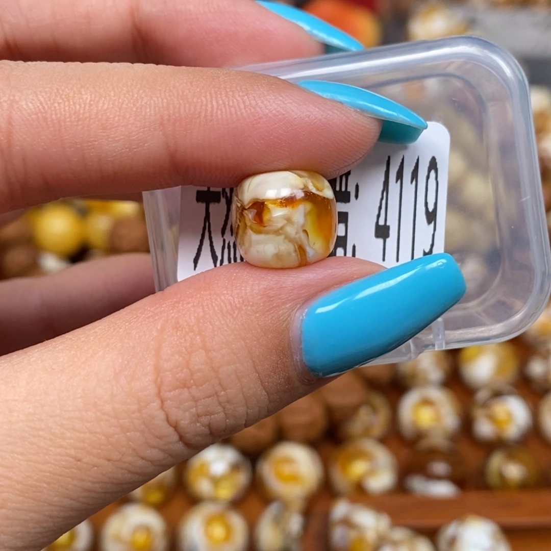 蜜蜡未镶嵌珠宝奇石4119