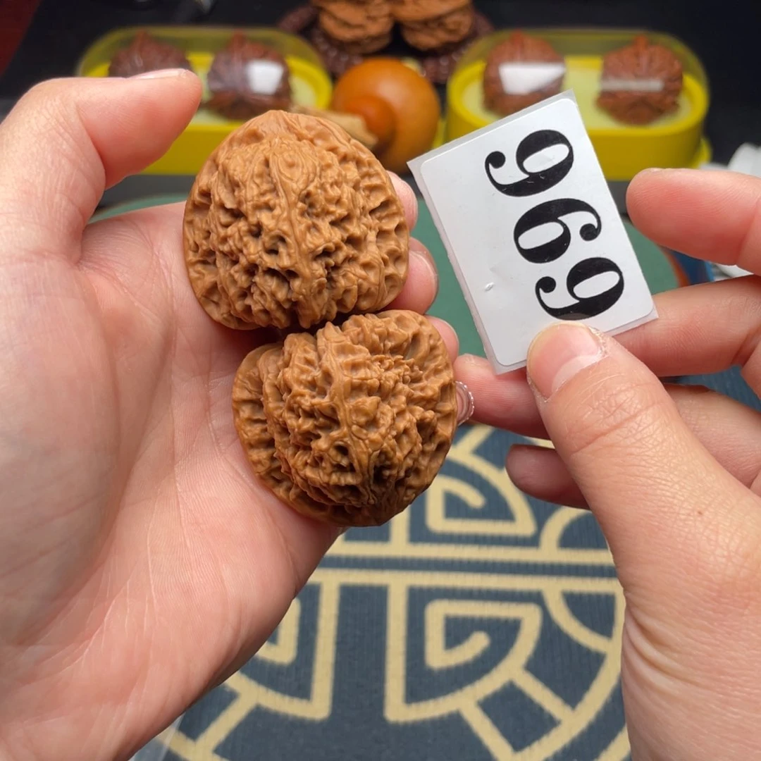 桃核吊坠39三角南疆石696号