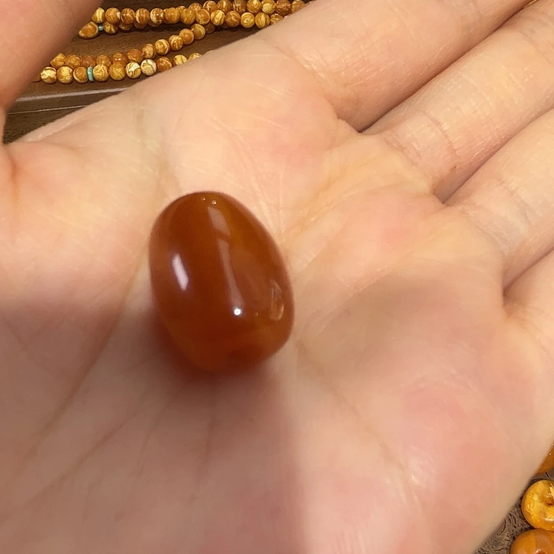 琥珀颈饰未镶嵌本****司蜜蜡珠