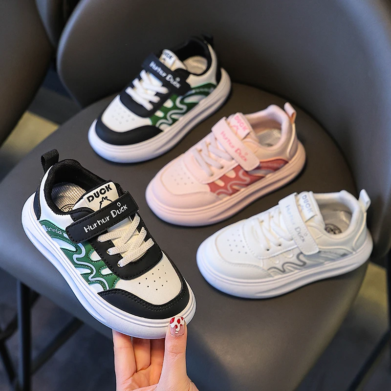 新款儿童运动鞋防滑休闲百搭平底潮鞋小男孩皮面板鞋四季女童鞋子