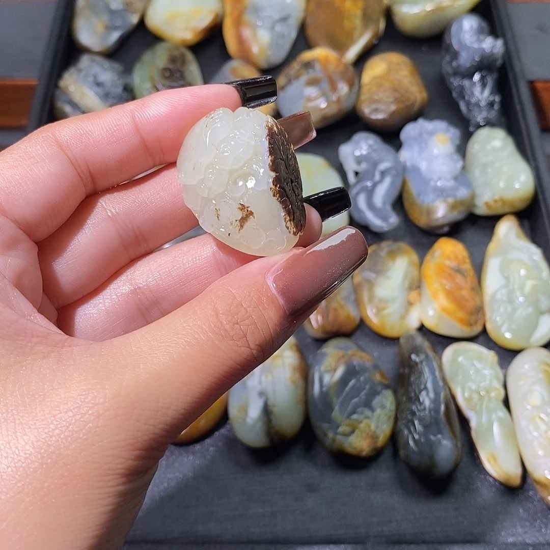 薛***生和田玉未镶嵌颈饰