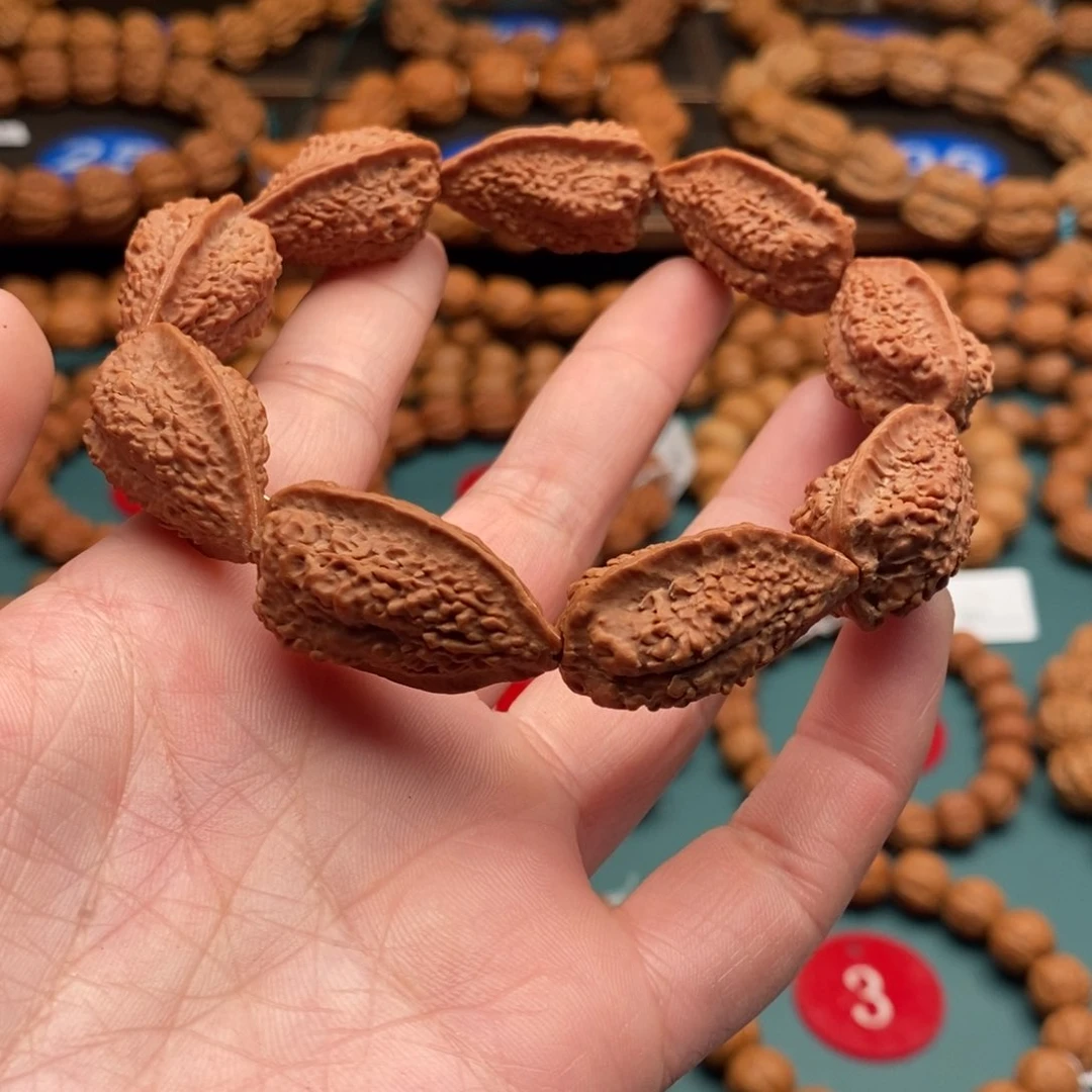 文玩核桃手串18尺寸绣花鞋