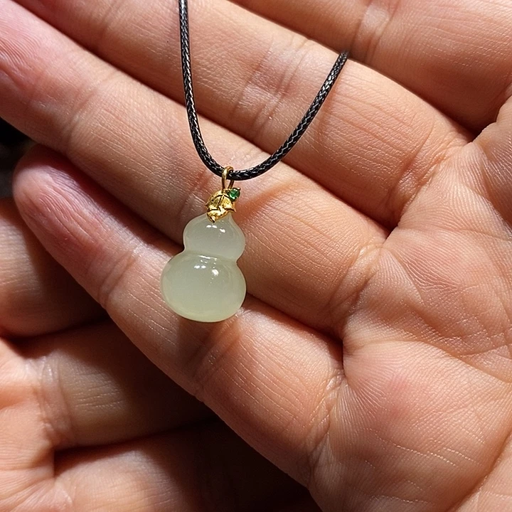 和田玉18K金镶嵌颈饰