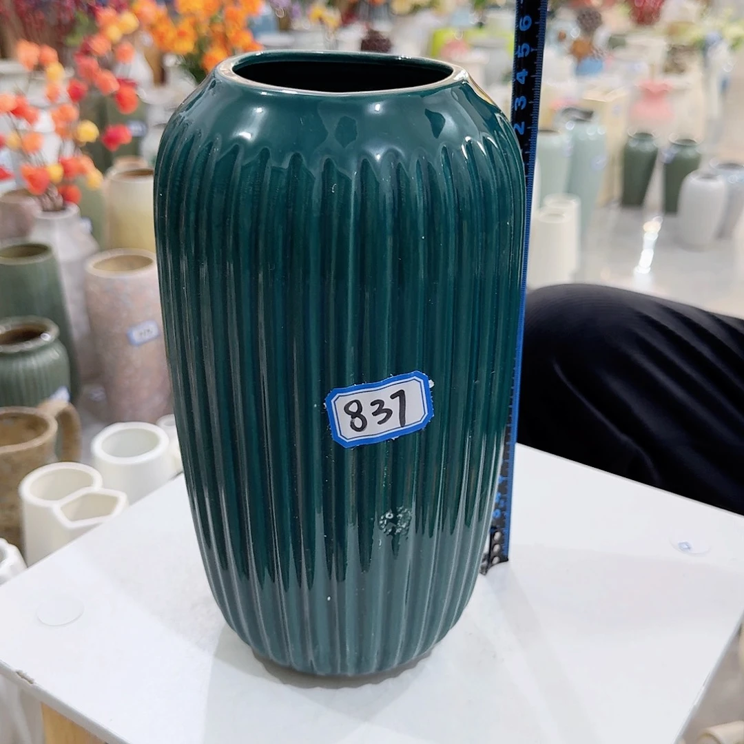 837号陶瓷高25厘米瑕疵一个