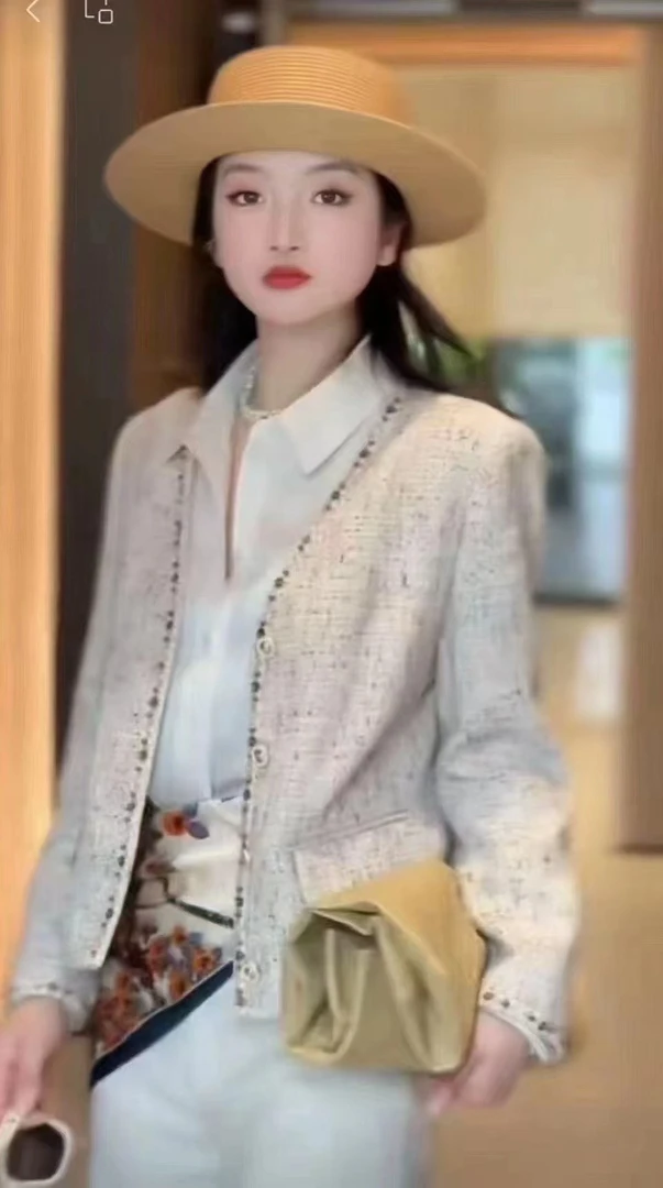 430590米色小香外套