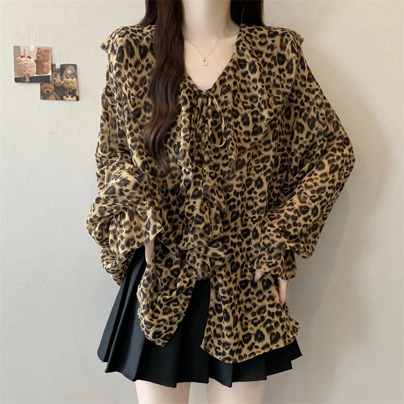 (现货)早秋复古豹纹V领衬衫女2025新款舒适秋装女款爆款2025新款