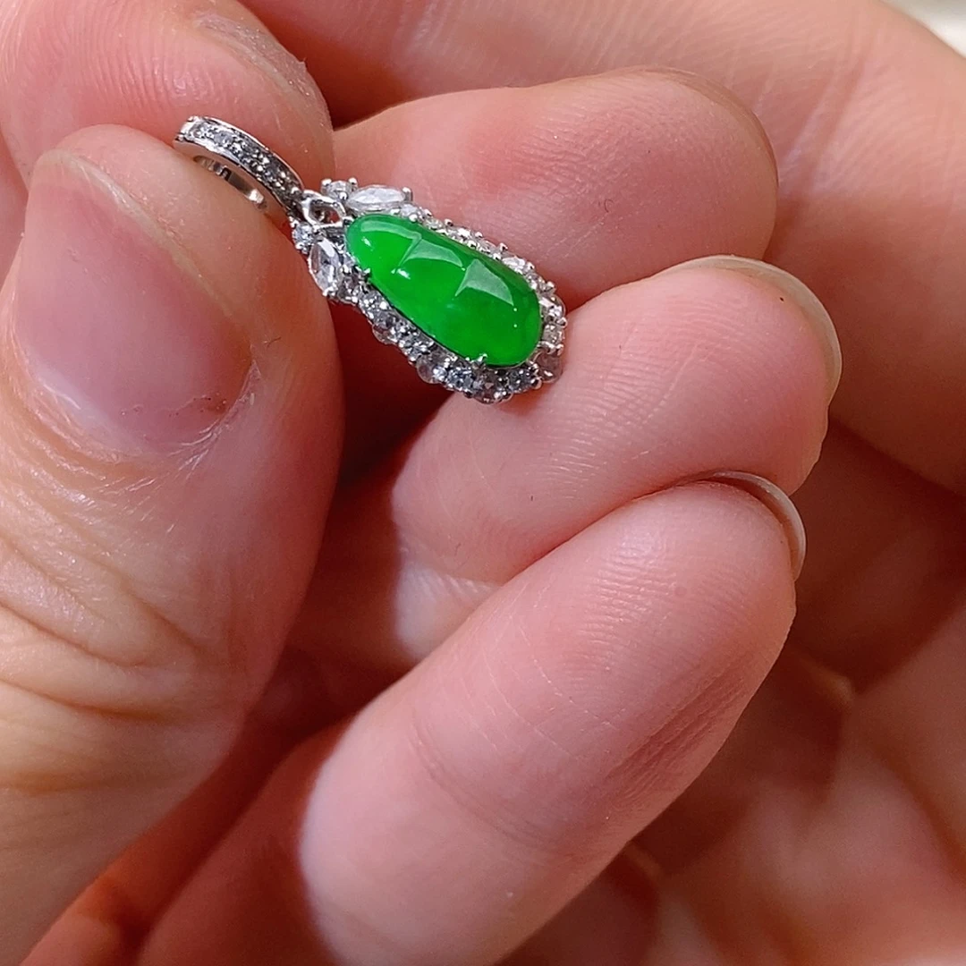 翡翠18K金镶嵌颈饰豆子