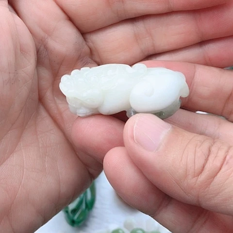 独山玉颈饰未镶嵌做***事