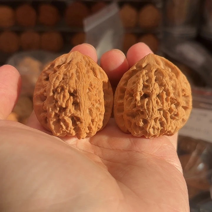 1文玩核桃梨木台40-535