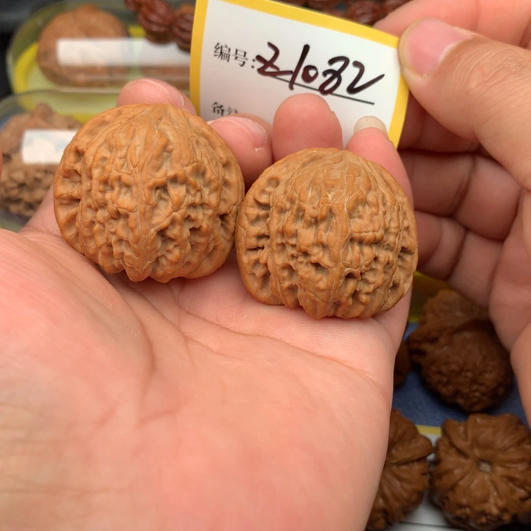文玩核桃把件40绣球1082