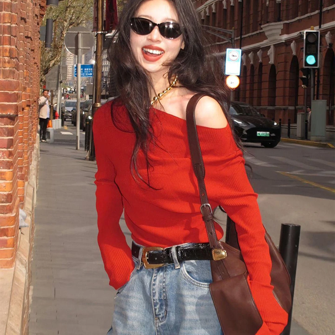 超火减龄独特超好看单穿上衣小众不撞款韩系斜肩领红色t恤女早秋