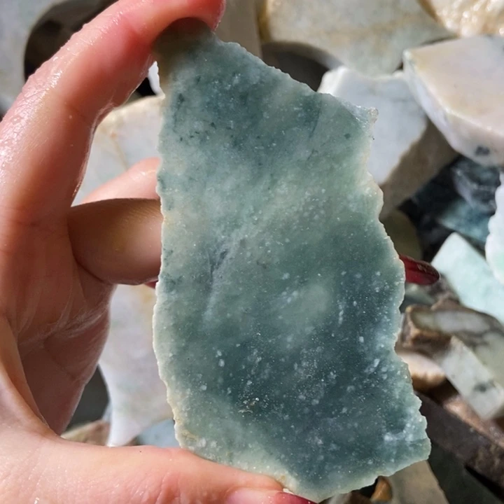 翡翠颈饰未镶嵌天然翡翠