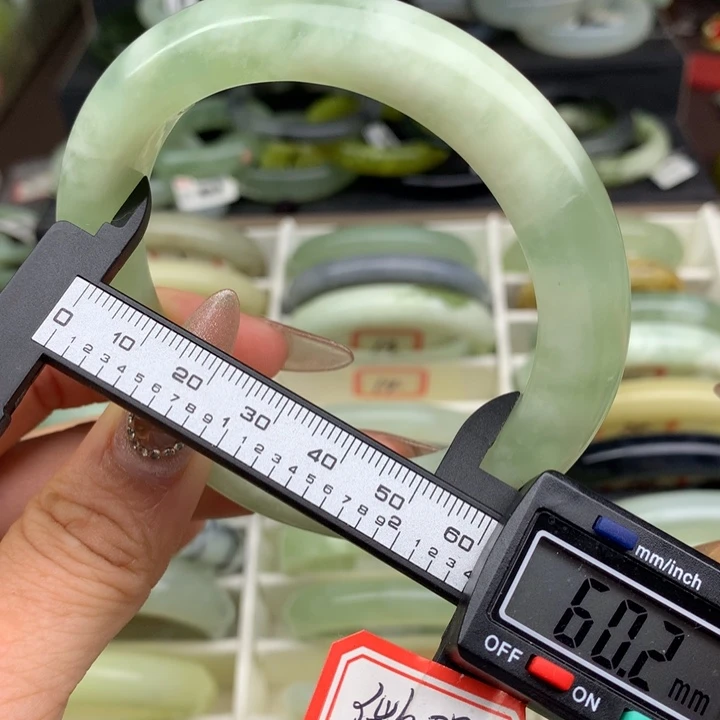 蛇纹石玉未镶嵌手镯39