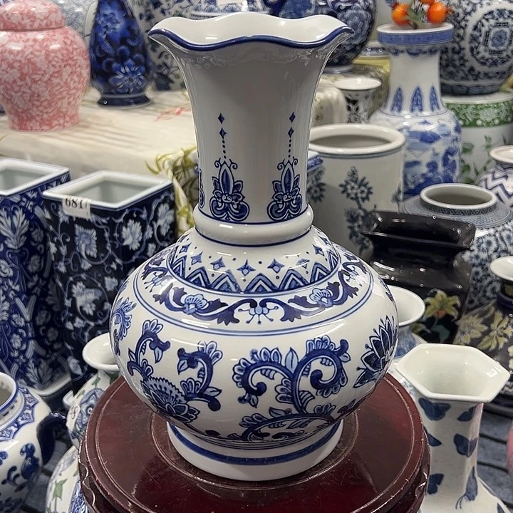 摆件青花瓷居家摆件，如意花瓶