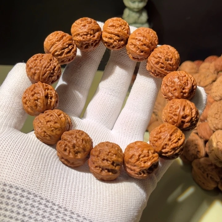 手串文玩核桃…………45