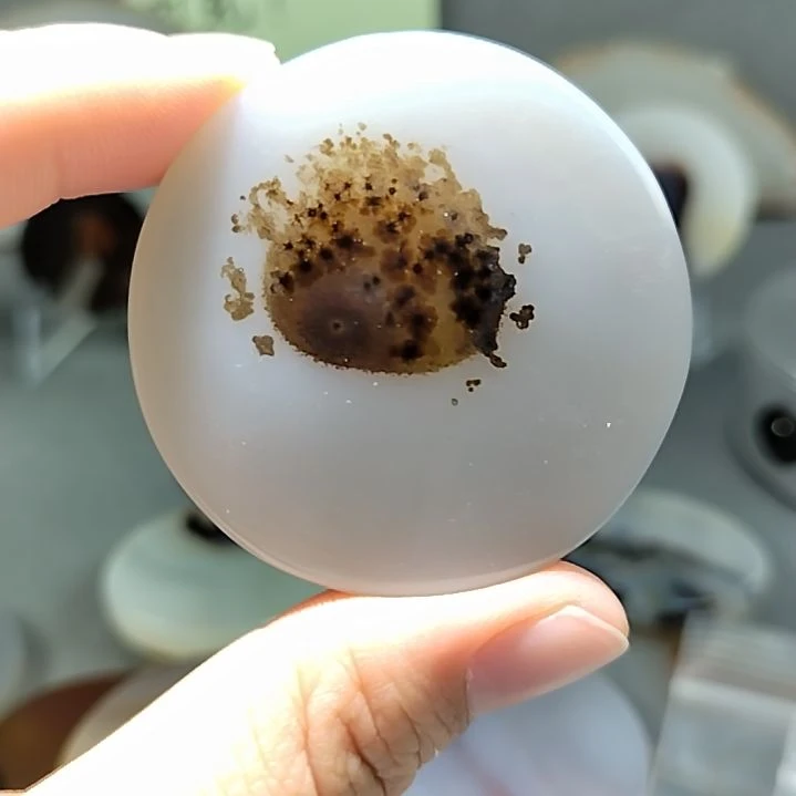玛瑙/玉髓未镶嵌颈饰河豚
