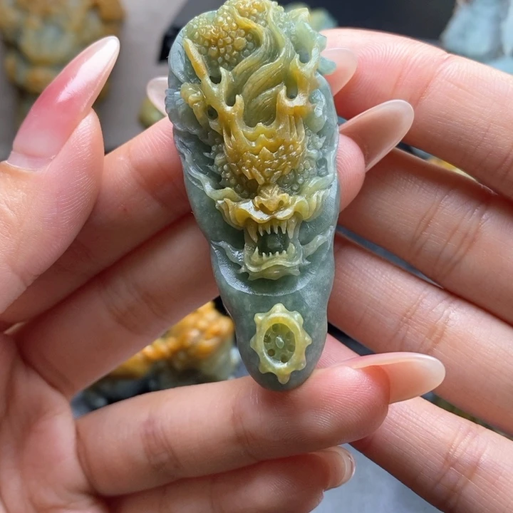 定制翡翠未镶嵌龙牌