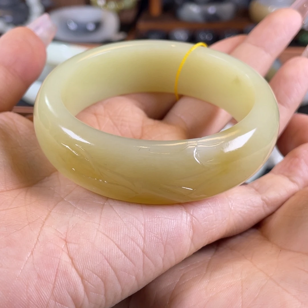 和田玉未镶嵌手镯