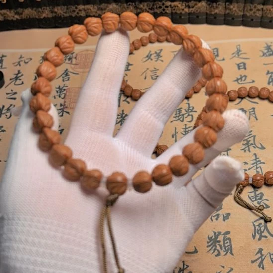 吊坠桃核小龙纹手持
