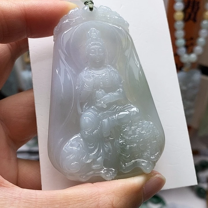刘***哥翡翠未镶嵌颈饰每天