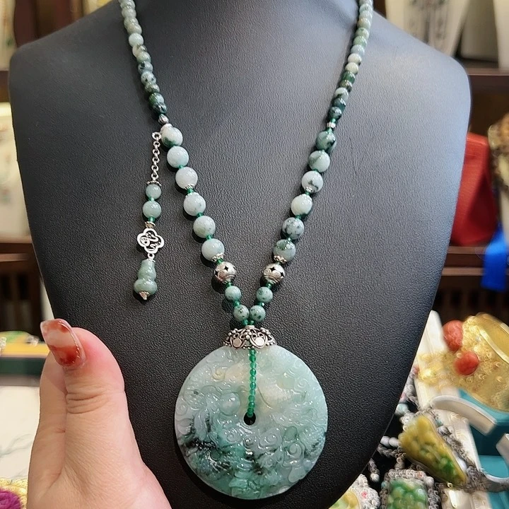 翡翠颈饰未镶嵌古风