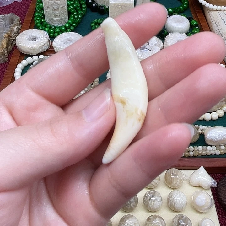 萨***丘无非金属57.6一颗 合法合规一物一证